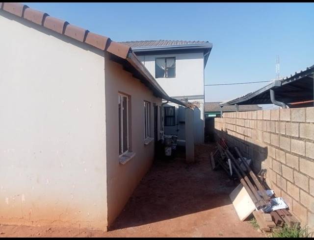 9 BEDROOM HOUSE FOR SALE IN PROTEA GLEN